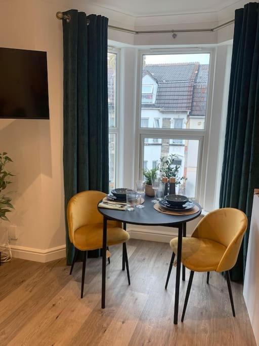 Alto - Lovely 2 Bedroom Serviced Apartment Bristol By Mint Stays Экстерьер фото