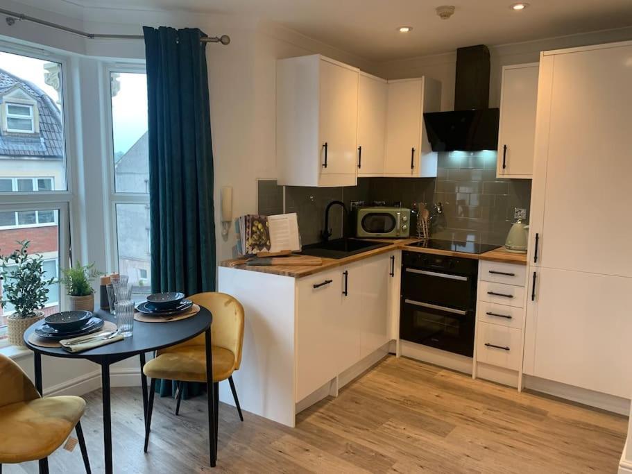 Alto - Lovely 2 Bedroom Serviced Apartment Bristol By Mint Stays Экстерьер фото