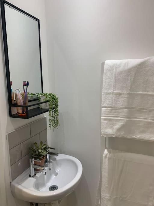 Alto - Lovely 2 Bedroom Serviced Apartment Bristol By Mint Stays Экстерьер фото